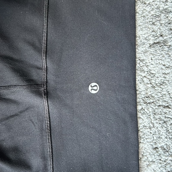 Lululemon Wunder Under black leggings size 6 - Picture 3 of 5